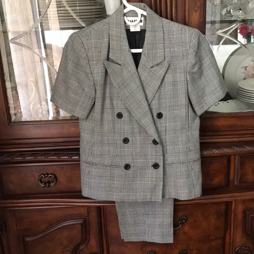 Petite 4 pantsuit, double-breasted jacket.